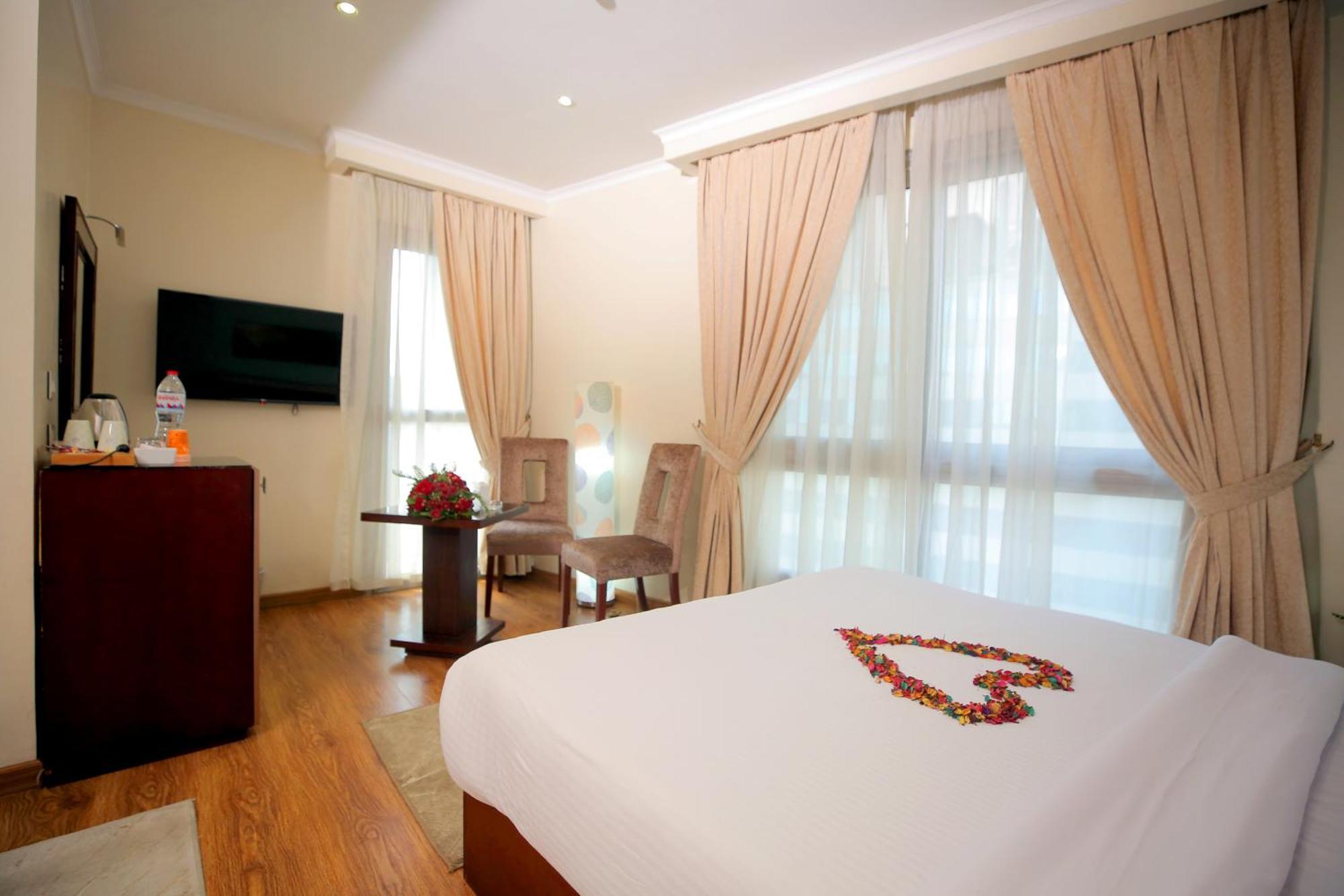 Cairo Taj Hotels & Suites - Dokki Buitenkant foto