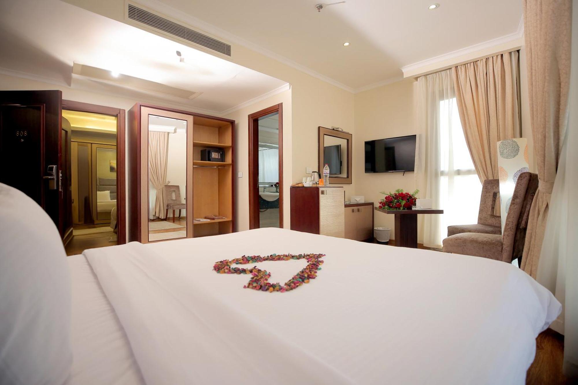 Cairo Taj Hotels & Suites - Dokki Buitenkant foto